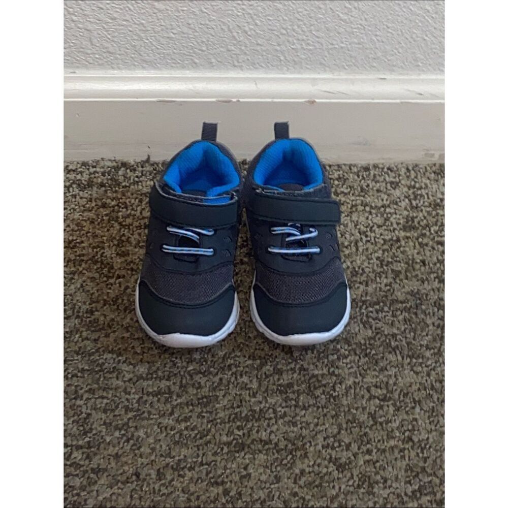 10/$50 Koala Kids Boy Gray & Blue Shoes Size 7